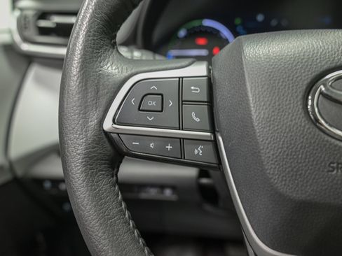 Used 2025 Toyota Sienna XLE w/ XLE Plus Package AWD/4WD image 19