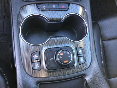 Used 2023 GMC Acadia SLT w/ Elevation Edition image 18