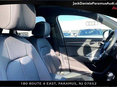 Used 2023 Audi Q3 2.0T Premium w/ Convenience Package image 7