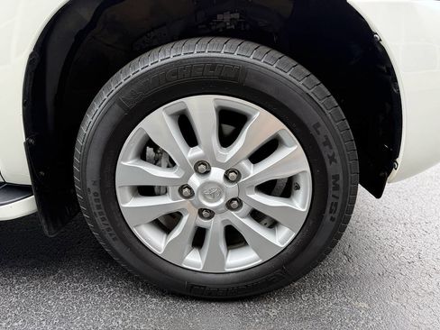 Used 2020 Toyota Sequoia Platinum AWD/4WD image 5