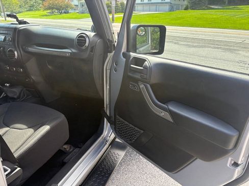 Used 2014 Jeep Wrangler Unlimited Sport w/ Quick Order Package 23S AWD/4WD image 18