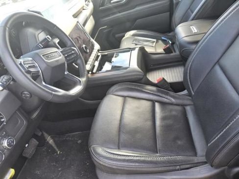 Used 2025 GMC Yukon XL Denali AWD/4WD image 9