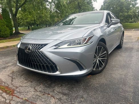 Used 2022 Lexus ES 250 w/ Premium Package AWD/4WD image 2