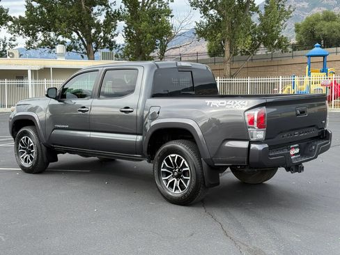 Used 2020 Toyota Tacoma TRD Sport w/ Technology Package AWD/4WD image 4