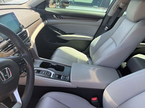 Used 2018 Honda Accord EX image 5