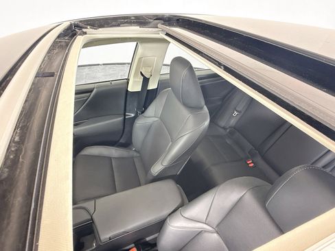 Used 2022 Lexus ES 350 w/ Premium Package image 14