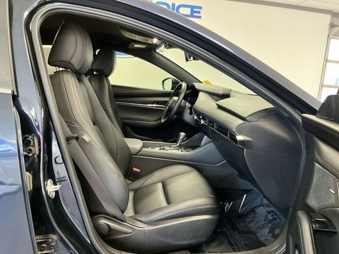 Used 2019 MAZDA MAZDA3 w/Preferred Pkg image 21