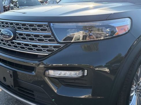Used 2022 Ford Explorer Limited w/ Limited Technology Package RWD image 10