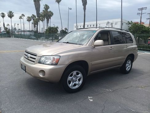 Used 2004 Toyota Highlander 4WD V6 image 3