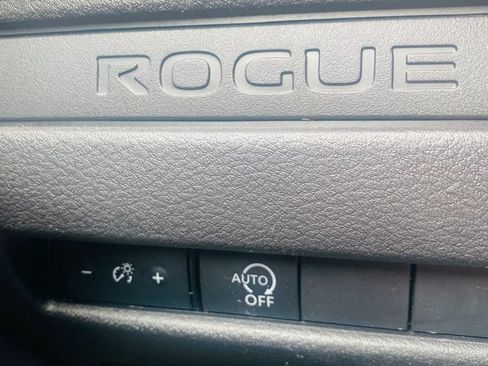 Used 2024 Nissan Rogue S FWD image 11