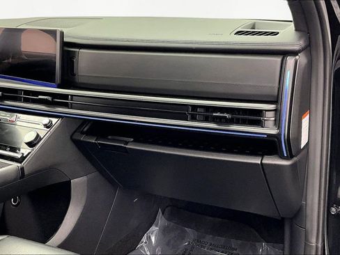 Used 2025 Hyundai Santa Fe Calligraphy image 17