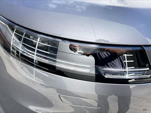 Used 2025 Land Rover Range Rover Sport image 28