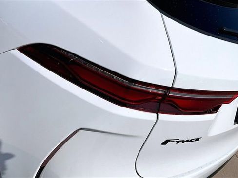 Used 2022 Jaguar F-PACE SVR image 32