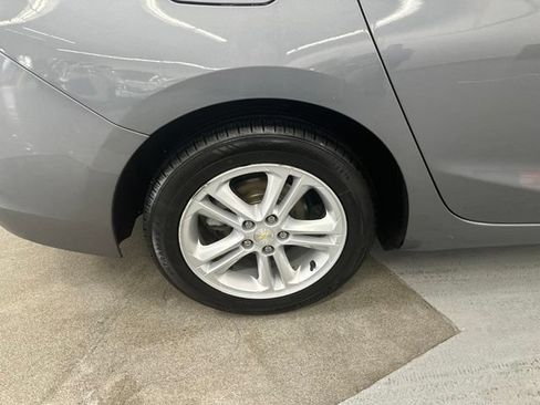 Used 2018 Chevrolet Cruze LT FWD image 4