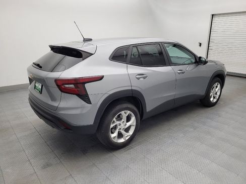Used 2024 Chevrolet Trax LS w/ LS Convenience Package FWD image 10