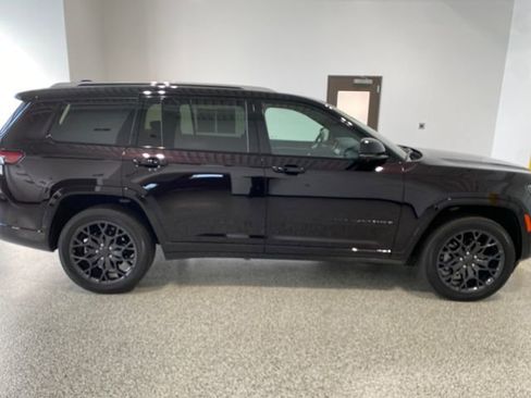 Used 2023 Jeep Grand Cherokee L Summit w/ High Altitude Package image 27