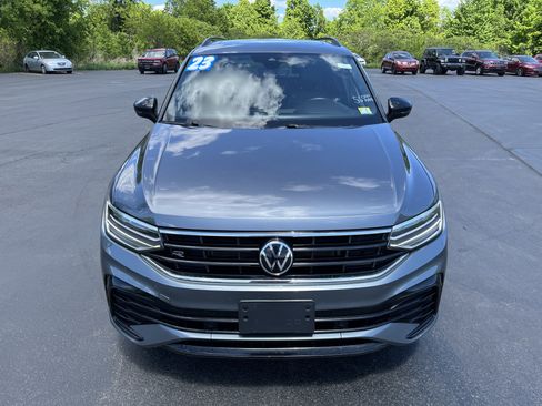 Used 2023 Volkswagen Tiguan SE R-Line AWD/4WD image 2