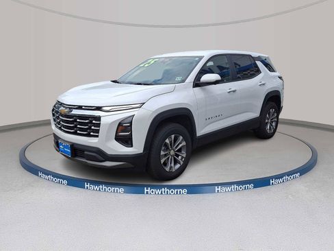 Used 2025 Chevrolet Equinox LT w/ Safety and Technology Package image 3