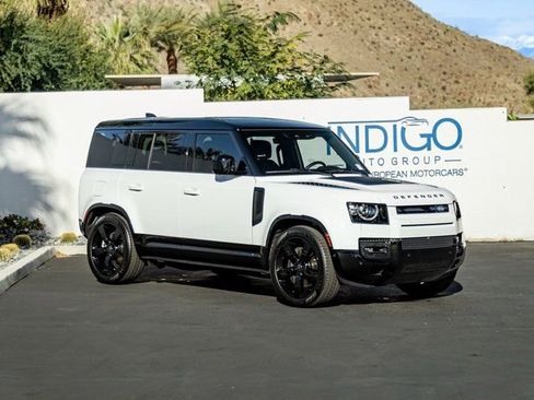 Used 2025 Land Rover Defender 110 X-Dynamic SE image 4