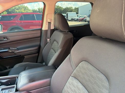 Used 2024 Nissan Pathfinder SV w/ SV Premium Package FWD image 9