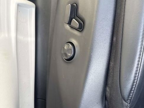 Used 2024 Chrysler Pacifica Touring-L image 20