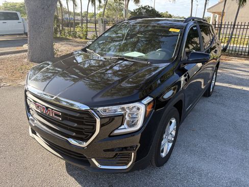 Used 2022 GMC Terrain SLE w/ Driver Convenience Package FWD image 3