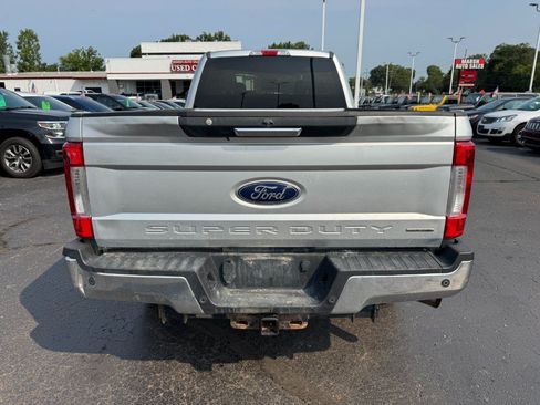 Used 2017 Ford F250 XLT w/ FX4 Off-Road Package AWD/4WD image 4