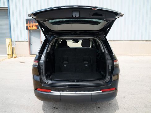 Used 2021 Jeep Grand Cherokee L Laredo w/ Luxury Tech Group I AWD/4WD image 16