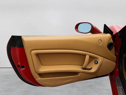 Used 2010 Ferrari California RWD image 18