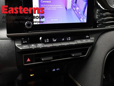 Used 2025 Toyota Camry SE FWD image 18