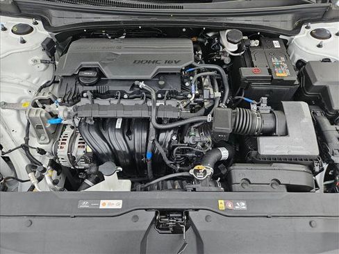 Used 2025 Hyundai Elantra SEL image 24