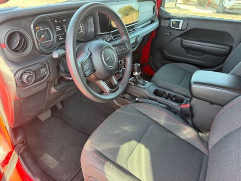 Used 2024 Jeep Wrangler Unlimited Rubicon AWD/4WD image 13