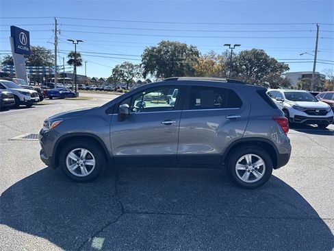 Used 2019 Chevrolet Trax LT w/ LT Convenience Package image 8