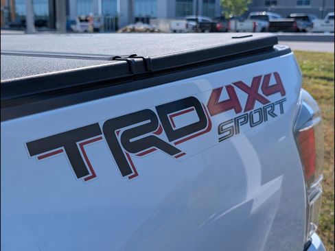 Used 2023 Toyota Tacoma TRD Sport w/ TRD Premium Sport Package AWD/4WD image 8