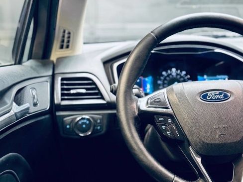 Used 2019 Ford Fusion Titanium image 17