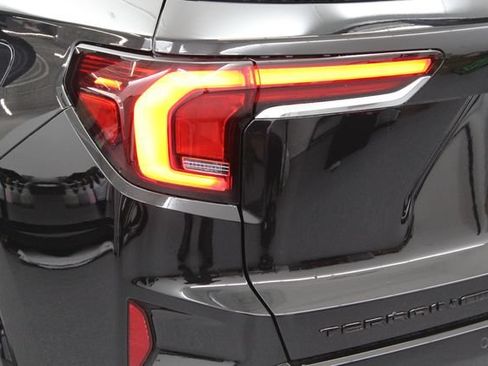 New 2026 GMC Terrain Denali w/ LPO, Black Badging Package AWD/4WD image 9