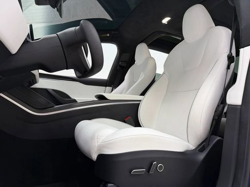 Used 2023 Tesla Model X Plaid image 14