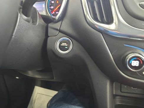 Used 2020 Chevrolet Equinox LT image 22