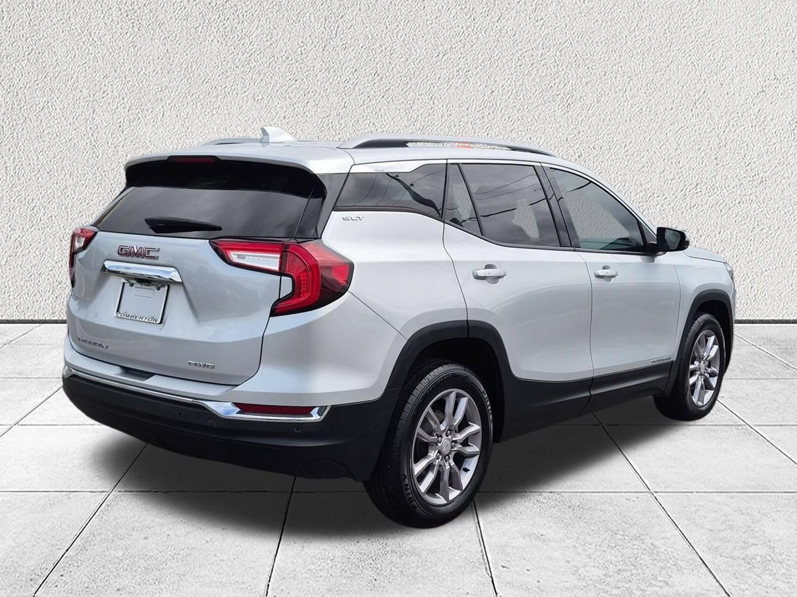 Used 2022 GMC Terrain SLT w/ Infotainment Package II AWD/4WD image 3