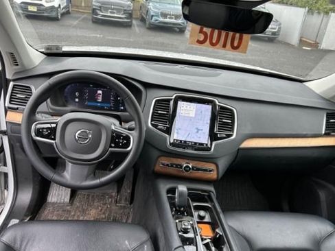 Used 2023 Volvo XC90 B6 Plus w/ Protection Package image 5