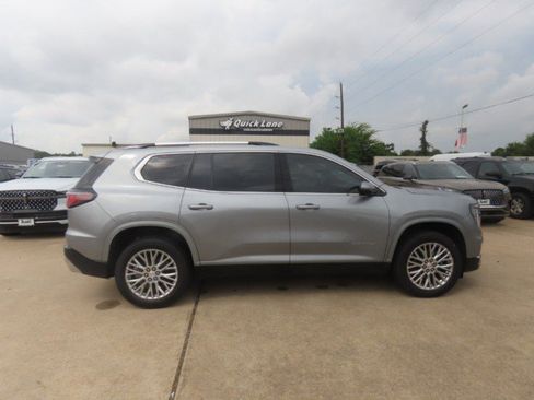 Used 2025 GMC Acadia Denali w/ Super Cruise Package FWD image 8
