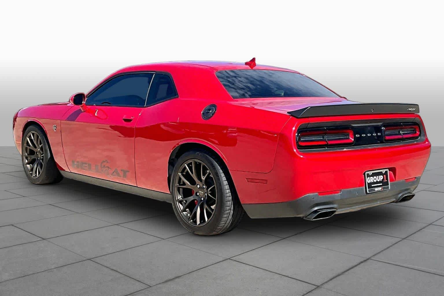 Used 2016 Dodge Challenger SRT Hellcat RWD image 11