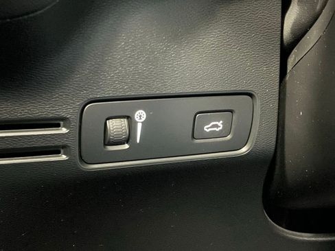 Used 2021 Volvo XC40 T5 R-Design w/ Advanced Package image 14