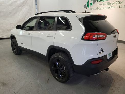 Used 2018 Jeep Cherokee Limited w/ Technology Group AWD/4WD image 4