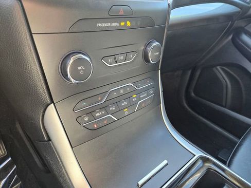 Used 2020 Ford Edge SEL image 19