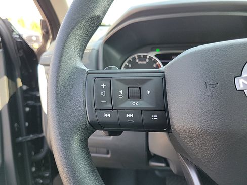 Used 2025 Nissan Rogue S image 18