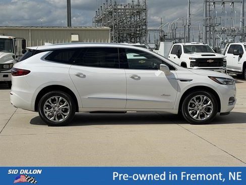Used 2021 Buick Enclave Avenir w/ Avenir Technology Package AWD/4WD image 3