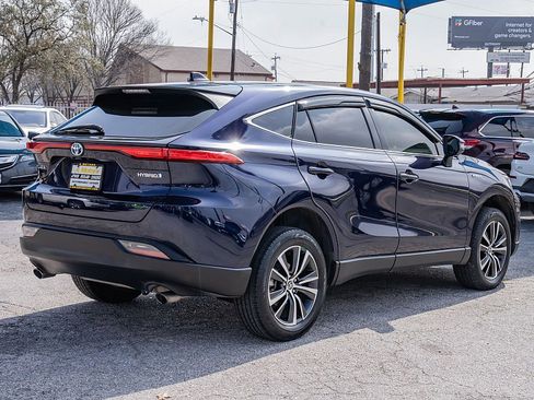 Used 2021 Toyota Venza LE image 5