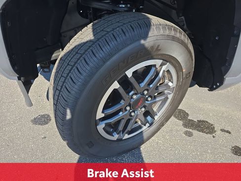 Certified 2025 Toyota Tacoma TRD Sport image 34