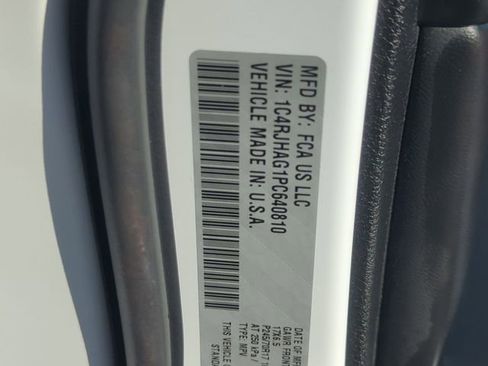 Certified 2023 Jeep Grand Cherokee Laredo image 28